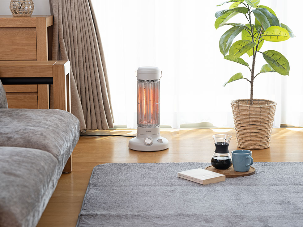 スイッチオンですぐ温かいカーボンヒーター搭載 コイズミ 遠赤電気ストーブ KKH-0651