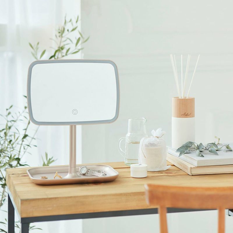 KBE3180　拡大鏡　使用イメージ　机